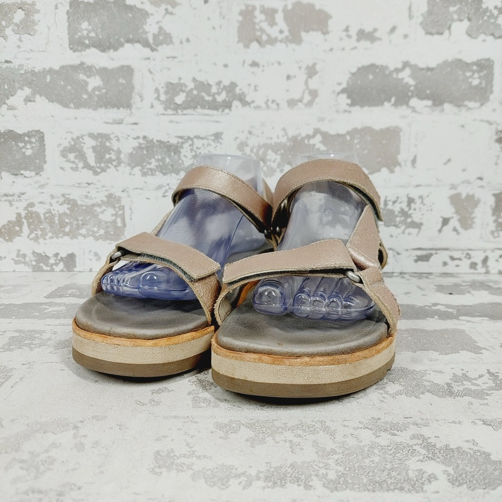 Merrell Metallic Sandals - Picture 2 of 12